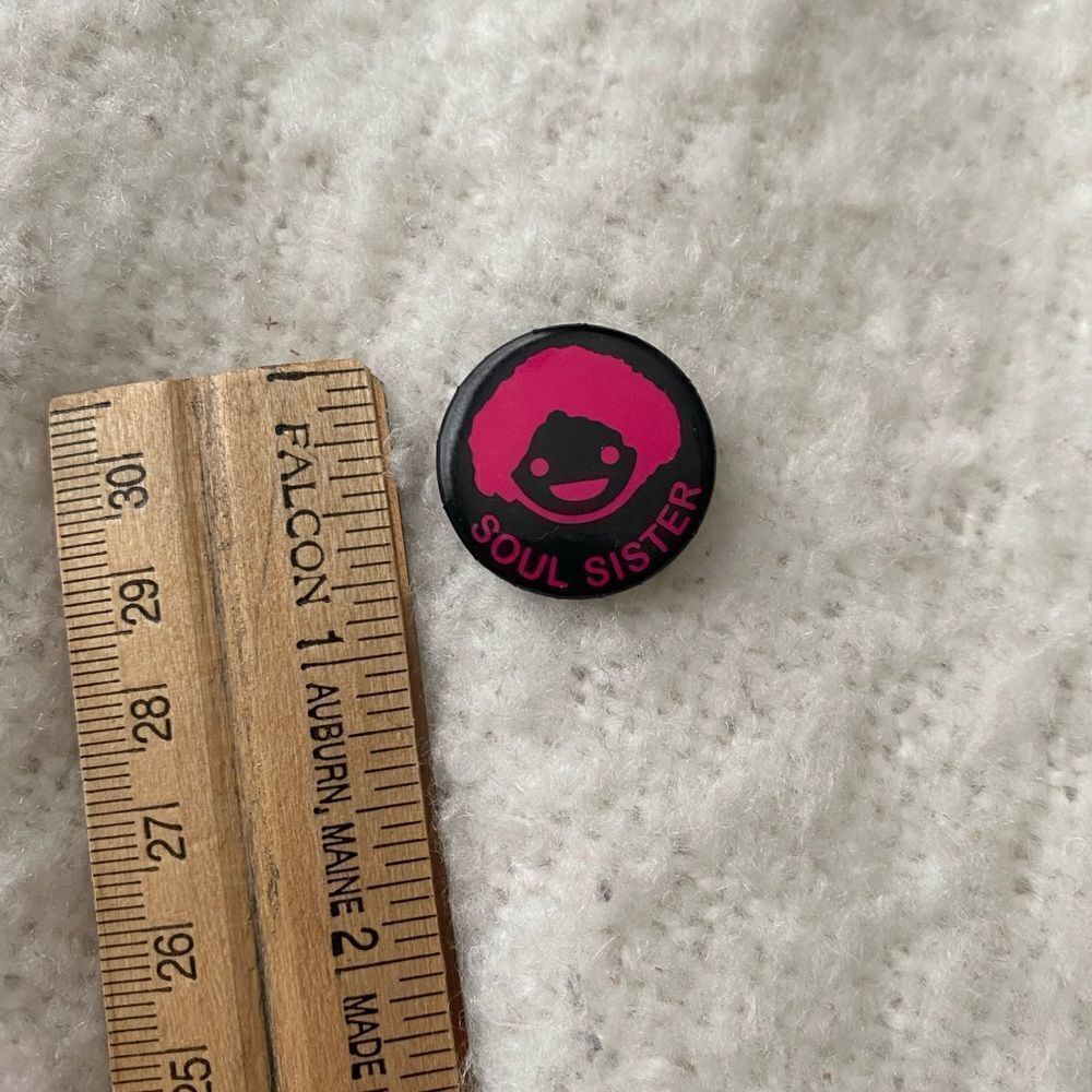 Retro Mini Soul Sister Button - Picture 2 of 4